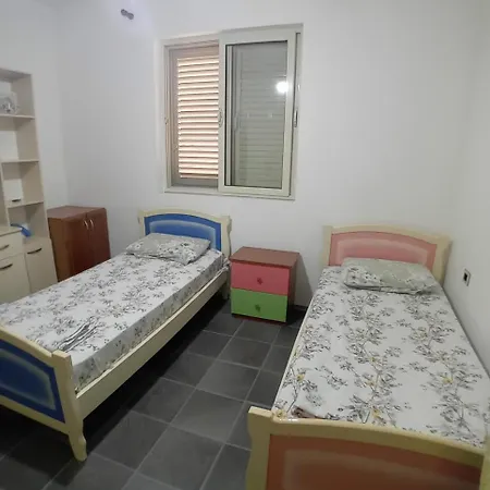 Karaj אכסניה