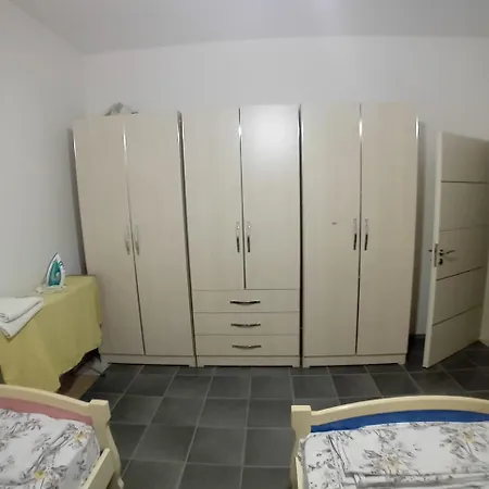 Karaj Hostel Apartment * Krujë