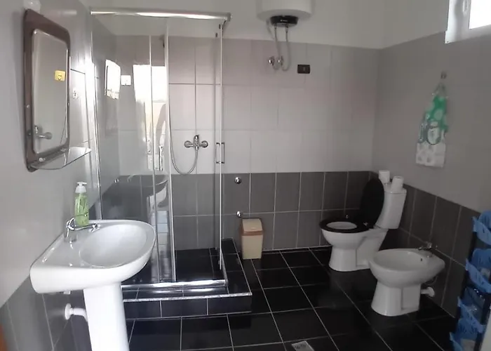 Karaj بيت شباب