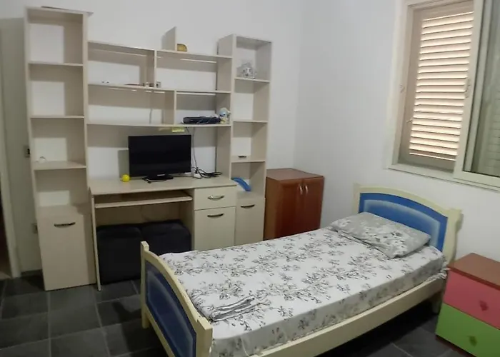 Karaj بيت شباب