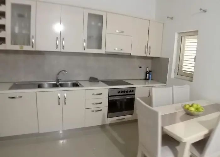 Karaj بيت شباب Krujë