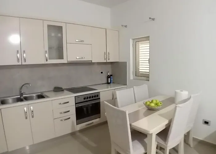 Karaj بيت شباب